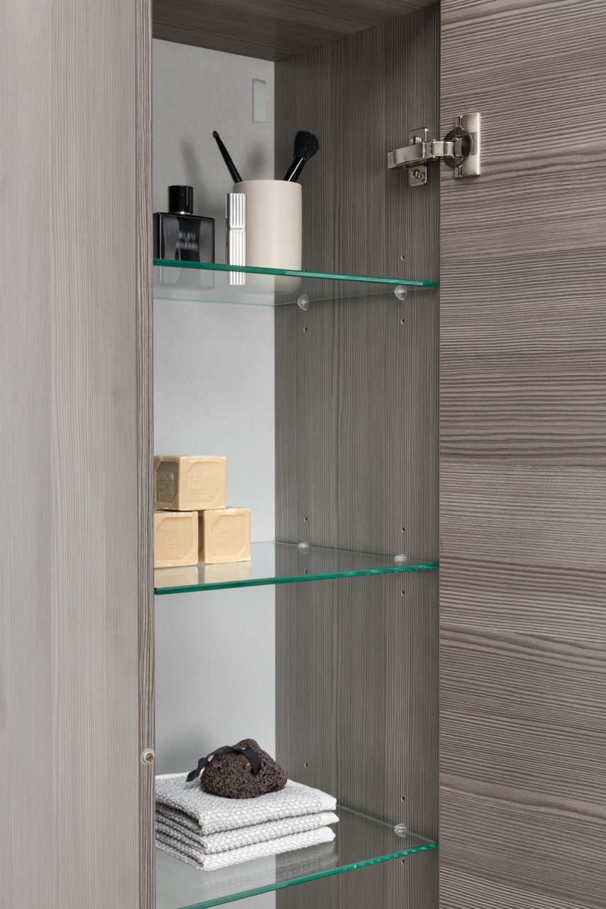 Bad Hochschrank Seitenschrank Grifflos H/B/T 141,6/35/32,5cm, vormontiert