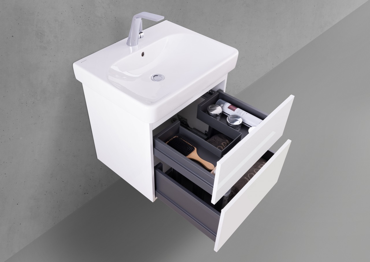 Badmöbel Shape mit Geberit Smyle Square Waschtisch 60 cm, grifflosem Unterschrank und Spiegelschrank